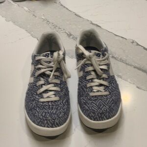 New Balance Navy and White Patterned Sneakers Women’s Sz8.5 Preloved